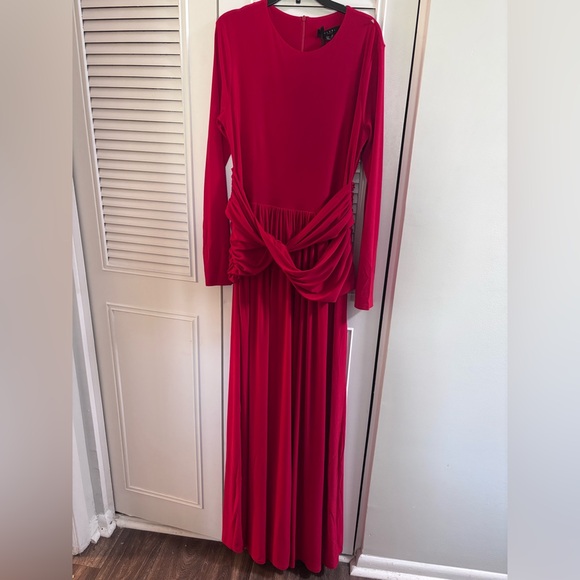 Club London ESTRELLA Red High-Neck Maxi Dress With Ruched Detailing - Picture 7 of 16